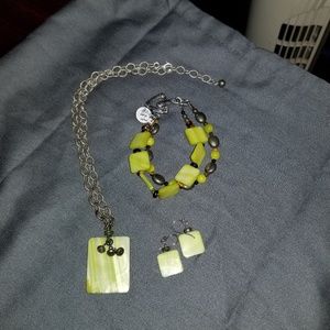 listing-status-banner